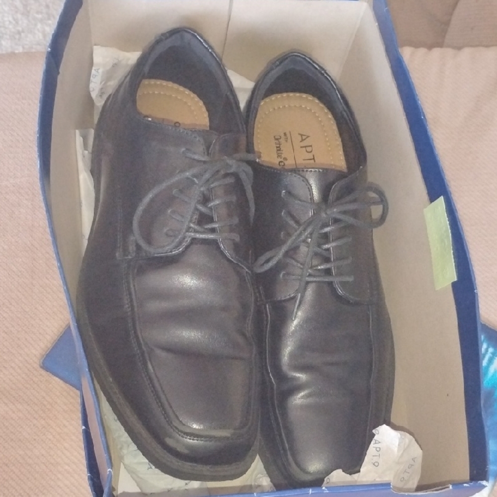 Apt. 9 Men's Sleek Black Leather Shoes